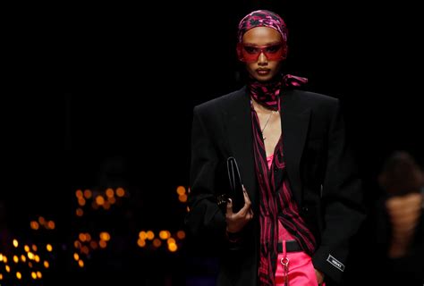 Versace offers 'goddess gone grunge' at Milan Fashion Week